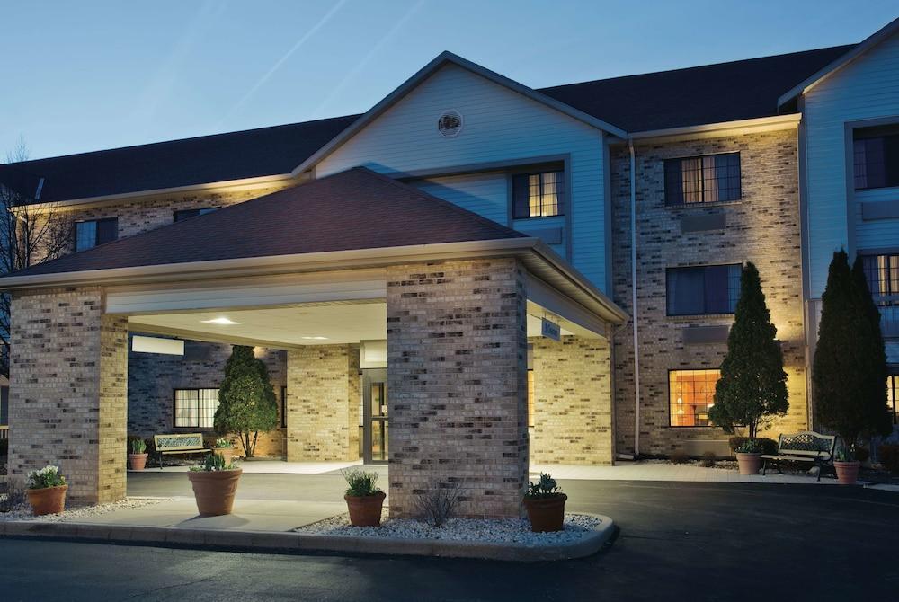 מלון La Quinta By Wyndham Milwaukee Delafield מראה חיצוני תמונה
