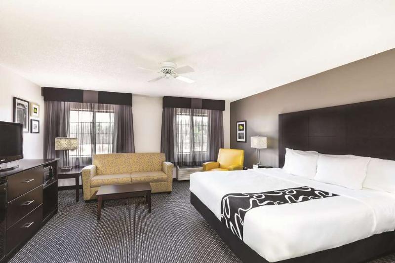 מלון La Quinta By Wyndham Milwaukee Delafield מראה חיצוני תמונה